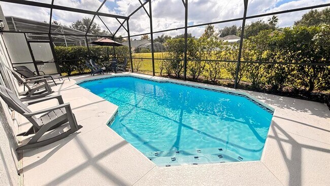 Building Photo - 334 Grosvenor Loop