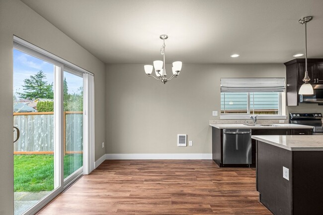 Building Photo - Modern 4-Bed Tacoma Home | Energy Efficien...