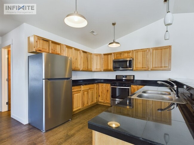 Building Photo - 3 Bedroom in River Rock