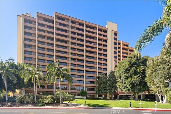 Building Photo - 24055 Paseo Del Lago W