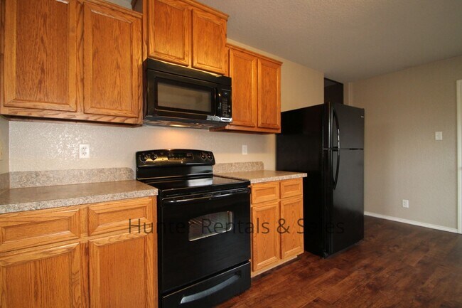 Building Photo - Fabulous Five Bedrooms!