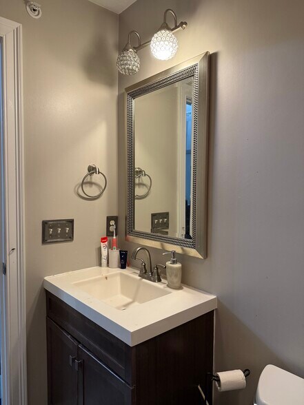 Master bath - 10 Brookside Ln