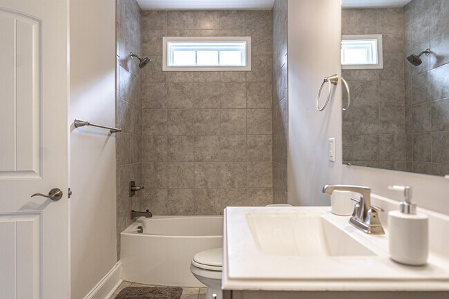 Building Photo - 153 Keowee Cir