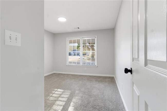 Building Photo - 2110 Meadow View Ct