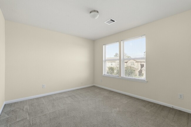 Building Photo - 13111 Mills Grove Dr