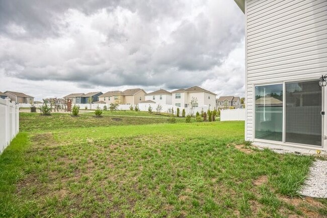 Building Photo - 322 Forest Edge Ave