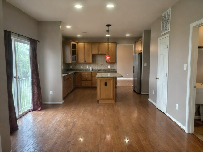 Building Photo - 15024 Burgandine Ave