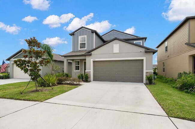 Building Photo - LIKE NEW Home For Rent in Zephyrhills!