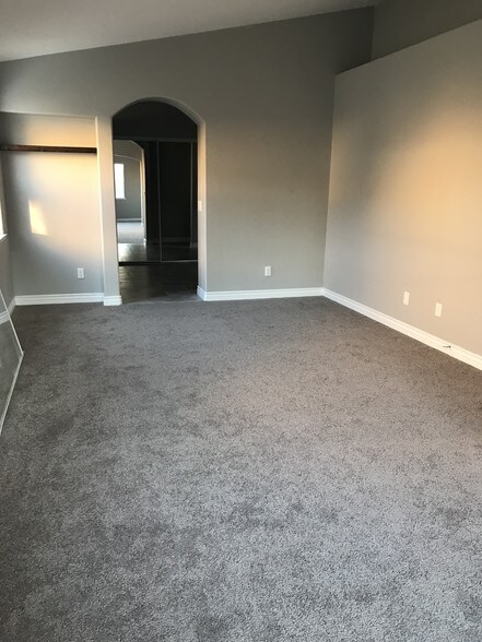 Building Photo - 6849 N Campbell Rd