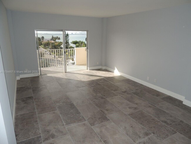 Building Photo - 1455 N Treasure Dr