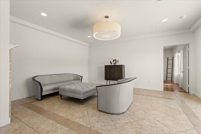 Building Photo - Vista Panoramic View 6 Bedroom 4.5 Bathroom Home for Rent