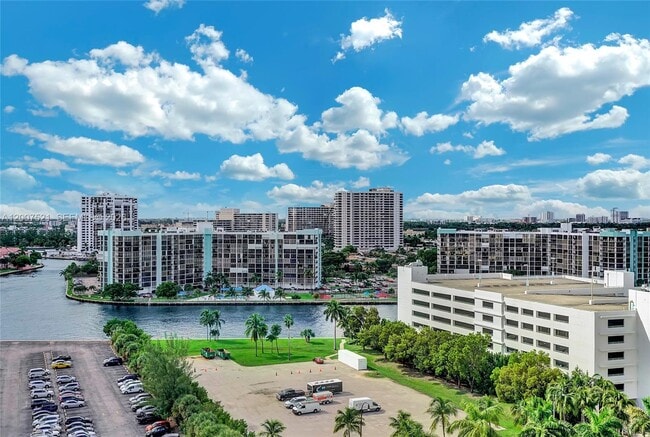 Building Photo - 3725 S Ocean Dr
