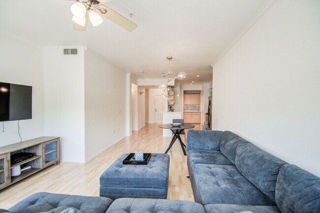 Building Photo - ASU Stay at Regatta Pointe!