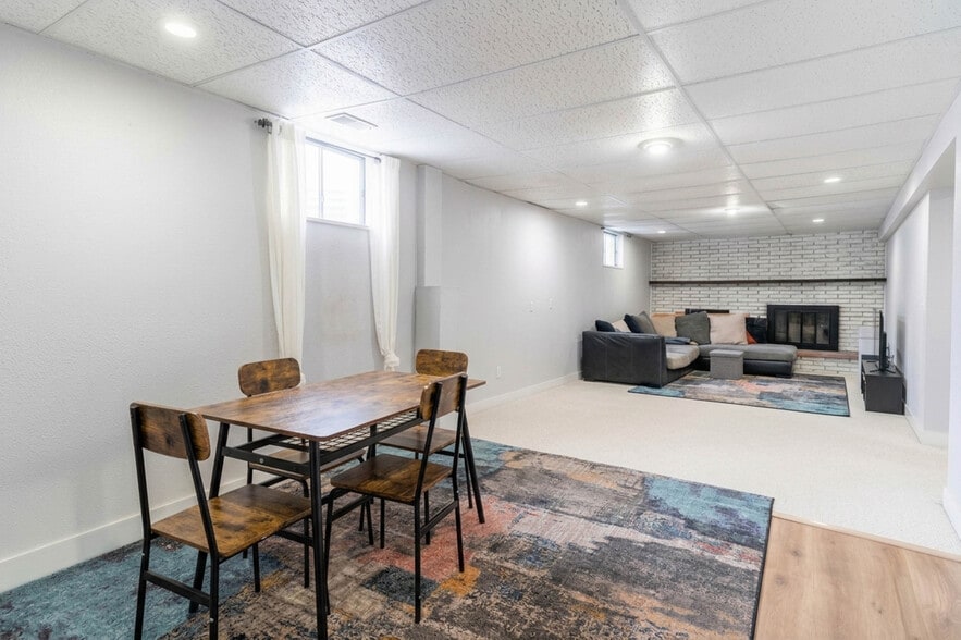 Building Photo - 4567 W 87th Pl