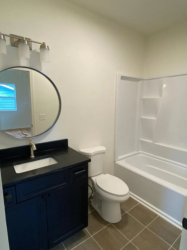 Building Photo - 610