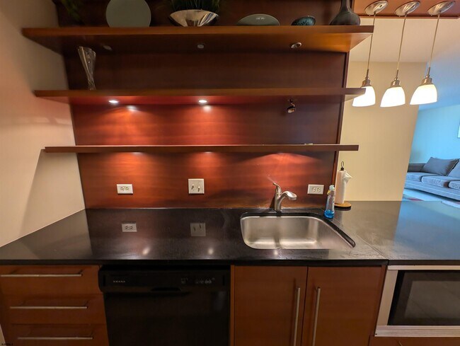 Building Photo - 526 Pacific Ave