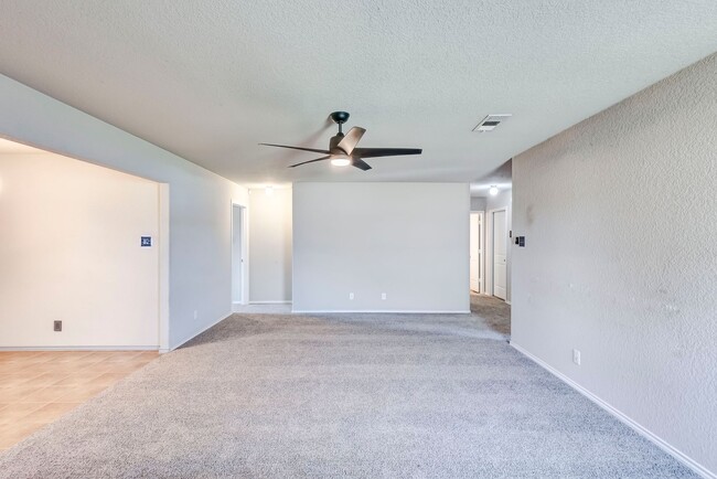 Building Photo - 3409 Lorena Dr