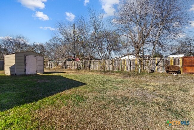 Building Photo - 222 Redbud Ln