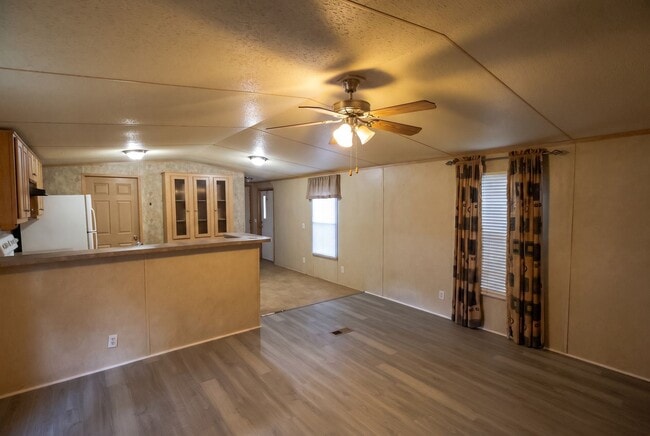 Building Photo - 6626 Moss Rose Dr