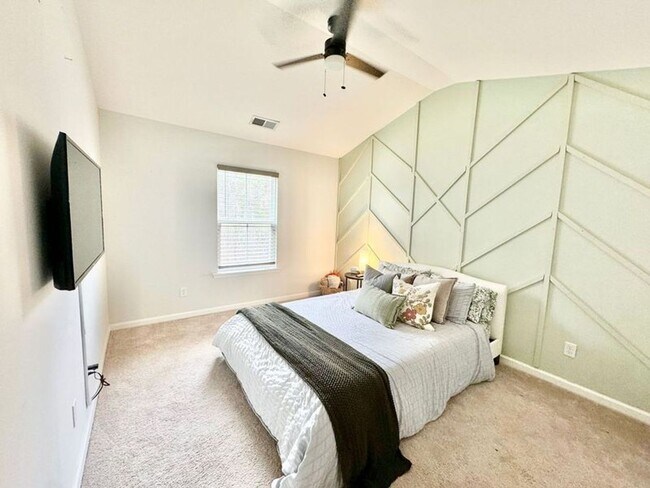 Building Photo - 1/2 off 1st and 2nd month rent - Pristine ...