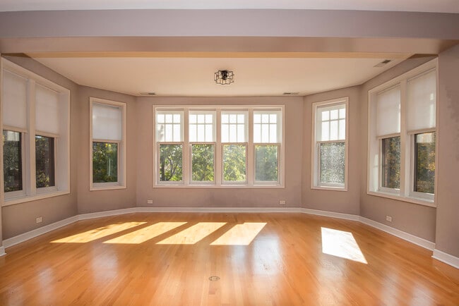 Building Photo - 1216 E Hyde Park Blvd