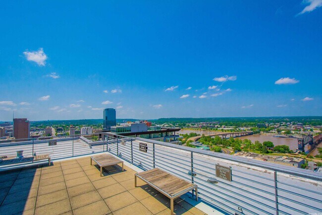 Building Photo - 315 Rock St