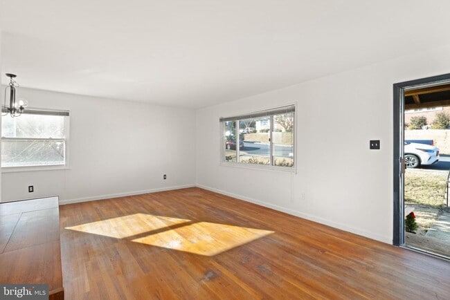 Building Photo - 2444 S Culpeper St