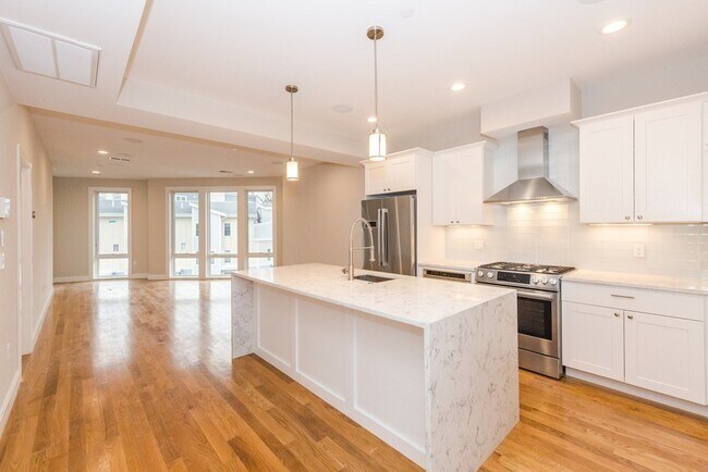 Primary Photo - 275 Old Colony Ave