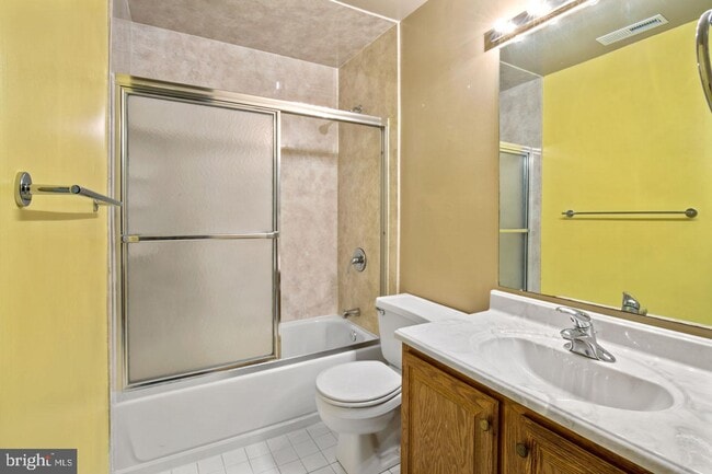 Building Photo - 2101 Ravens Crest Dr