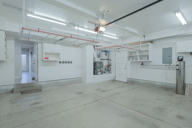 Building Photo - 3-Bed + 2.5 Bath Home with roof top deck with views of Ocean | Silverstrand Beach | Unfurnished