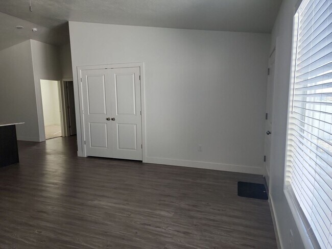 Building Photo - 496 W 2350 N