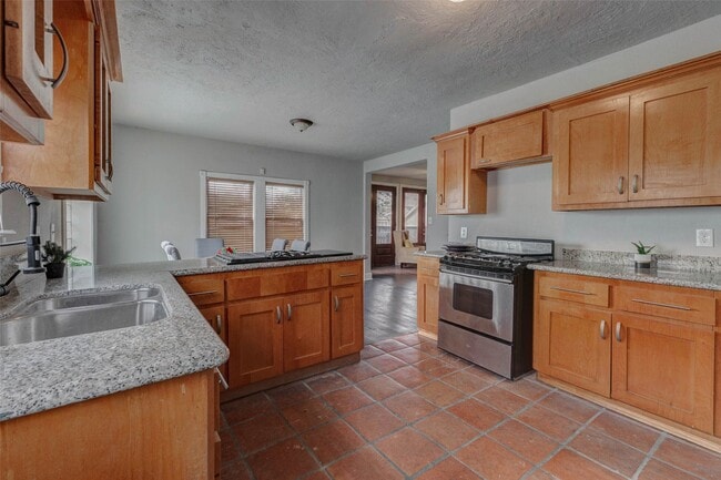 Building Photo - 2410 Cleburne St