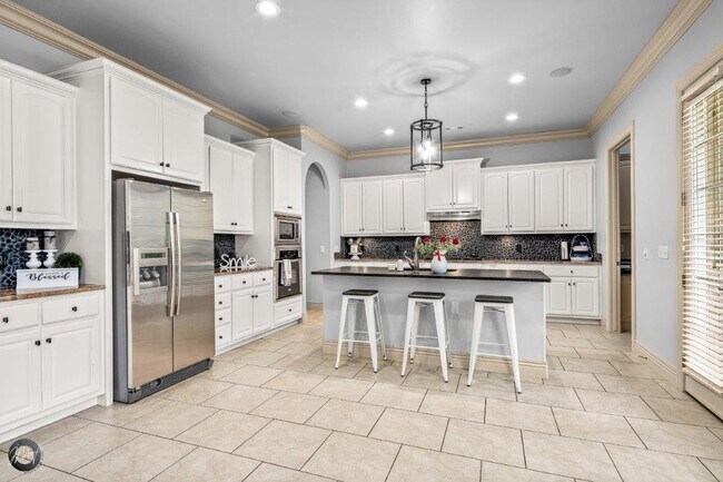 Building Photo - 5106 S Sloan Cir