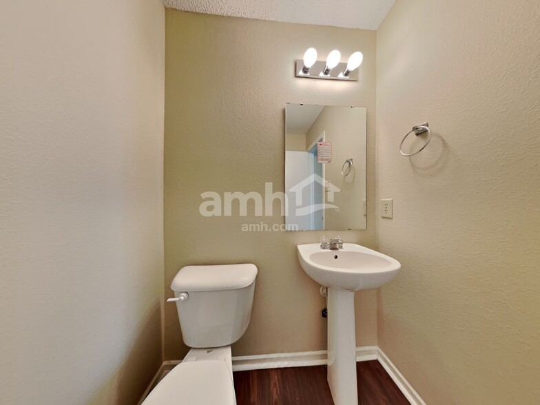 Building Photo - 2317 Bridlewood Dr