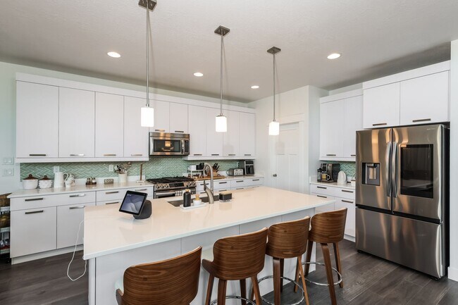 Primary Photo - 5 Bedroom/4 Bathroom House in Lehi