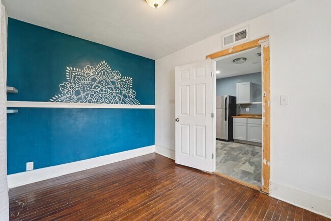 Building Photo - 5224 Bernardo De Galvez Ave