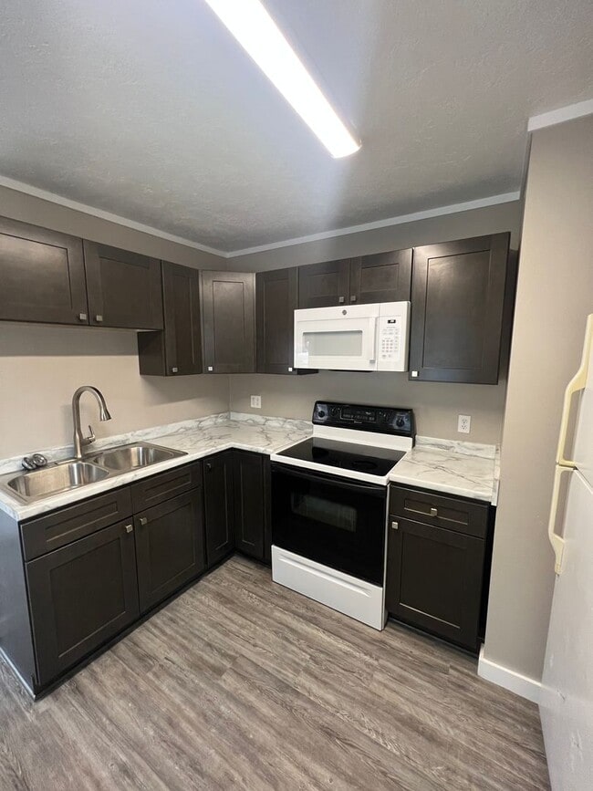 Building Photo - Cozy Home in the Heart of Martin