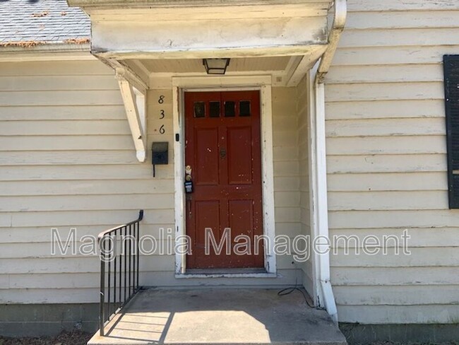 Building Photo - 836 E Montgomery St