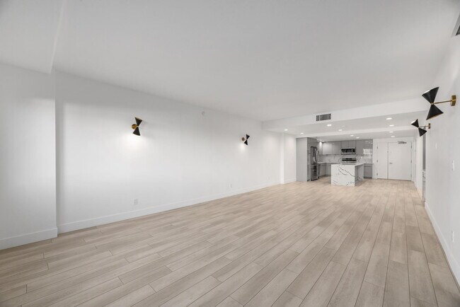 Building Photo - 1118 3rd St