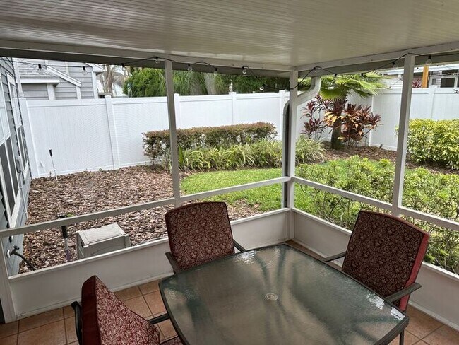 Building Photo - Cozy 3 bed 2.5 bath home in the heart of O...
