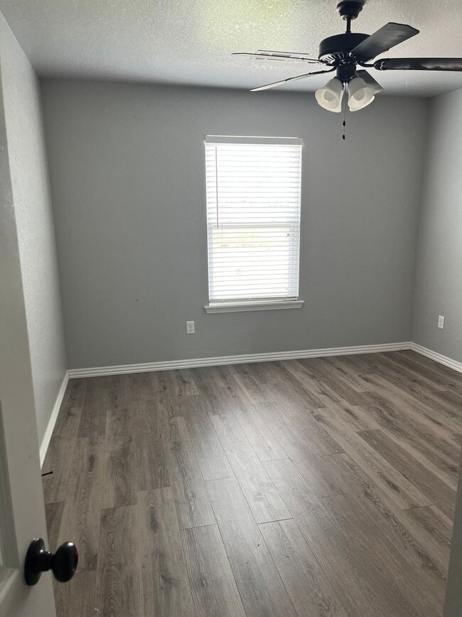 Building Photo - COX-NORTHRIDGE DRIVE TOWNHOMES