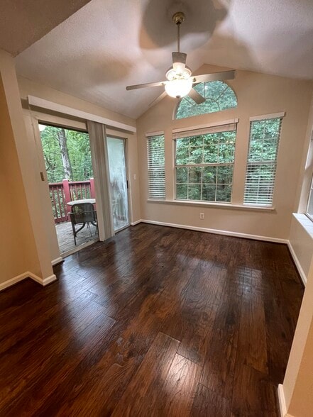 Building Photo - 909 Wentworth Ct