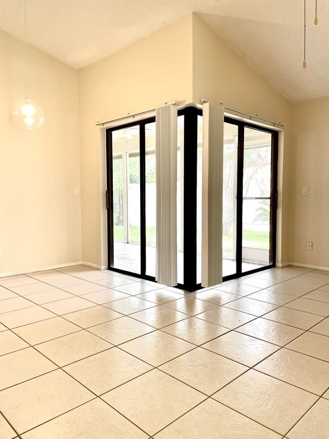 Building Photo - Mid-Century Charmer ONLY $1995/ Month - 2B...