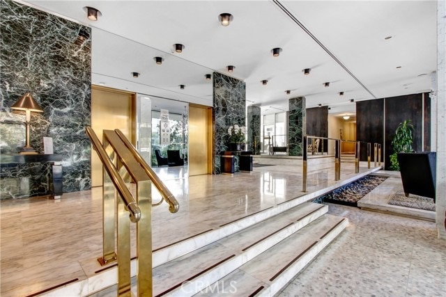 Building Photo - 10450 Wilshire Blvd