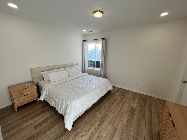 Building Photo - 4 Bed 4 Bath Home in Banning Lewis Ranch