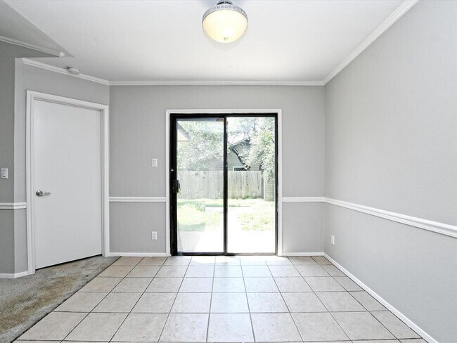 Building Photo - 806 Sunny Ln