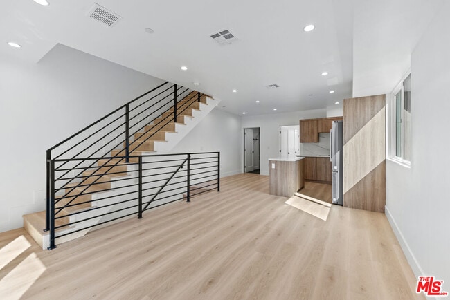 Building Photo - 3207 W 18th St