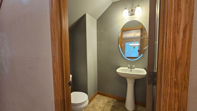 Building Photo - Large 4 Bed pet friendly Home in Yelm avai...