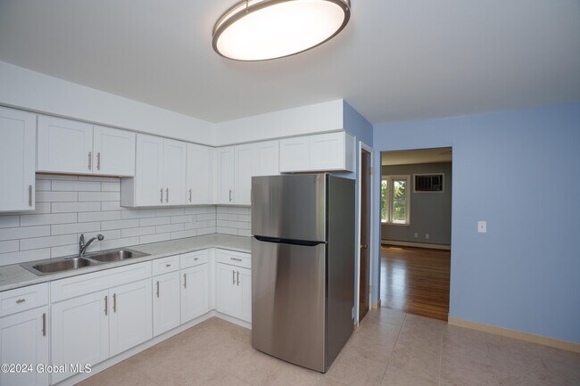 Building Photo - 35 McAlpin St