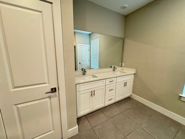 Building Photo - BEAUTIFUL Home 4 Bedroom, 2 Bathroom in Po...